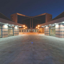 Hotel 4 stelle con annesso centro commerciale, Villafranca (VR)<br />
Settore:, alberghiero e commerciale<br />
Servizi forniti: impianti elettrici, cabine di media tensione, illuminazione, sistemi di sicurezza, impianti tecnologici, telecomunicazioni, sistemi audio e video, assistenza e manutenzione