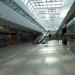 Centro commerciale, Affi (VR)<br />
Settore: direzionale e commerciale<br />
Servizi forniti: impianti elettrici, cabine di media tensione, illuminazione, sistemi di sicurezza, impianti tecnologici, telecomunicazioni, sistemi audio e video, assistenza e manutenzione